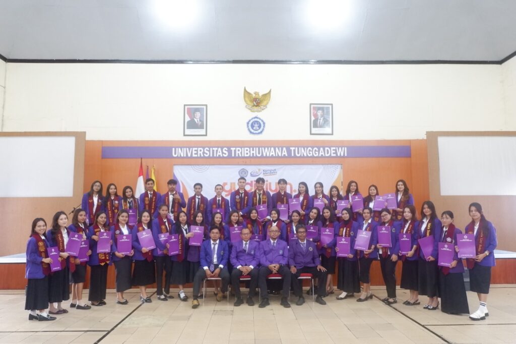 TUNTASKAN STUDI, SIAP MENGABDI: FAKULTAS EKONOMI UNITRI LULUSKAN SARJANA UNGGUL BERINTEGRITAS